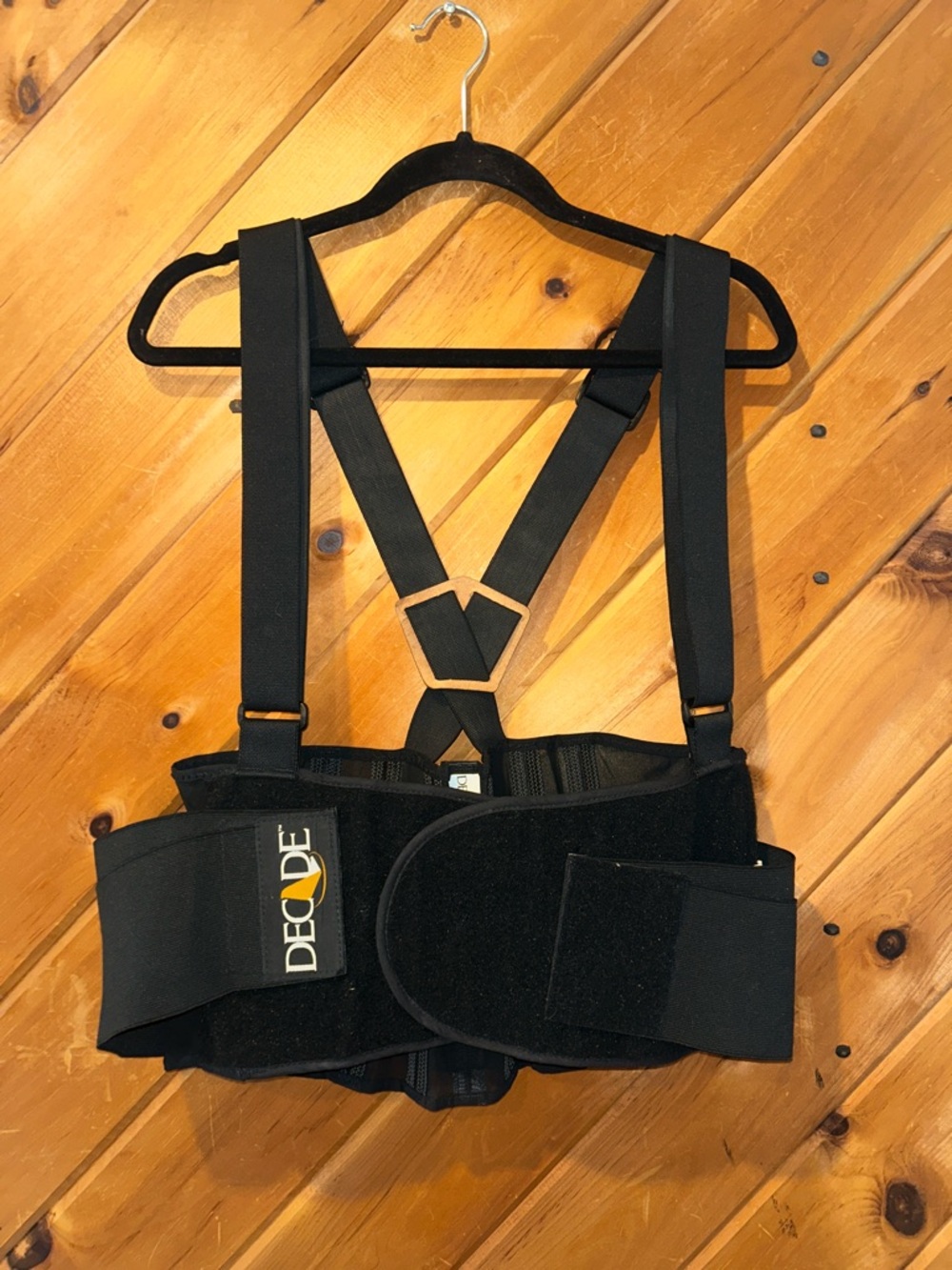DECADE adjustable back support brace